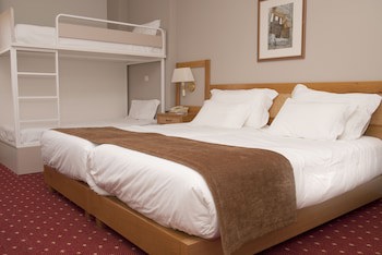 Hotel Rainha D. Amelia, Arts & Leisure