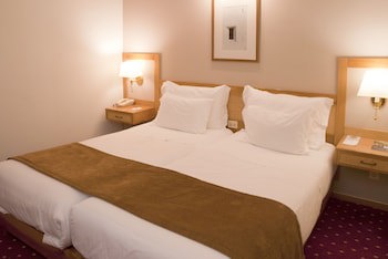 Hotel Rainha D. Amelia, Arts & Leisure