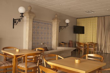 Hotel Rainha D. Amelia, Arts & Leisure