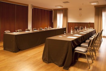 Hotel Rainha D. Amelia, Arts & Leisure