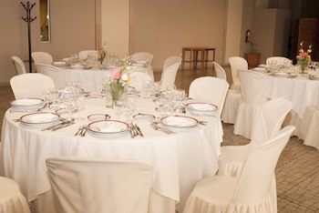 Hotel Rainha D. Amelia, Arts & Leisure