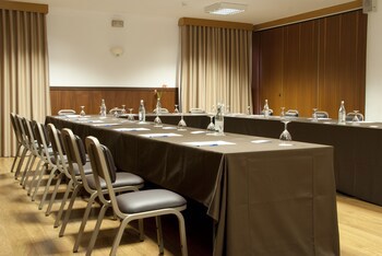 Hotel Rainha D. Amelia, Arts & Leisure