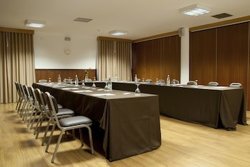 Hotel Rainha D. Amelia, Arts & Leisure
