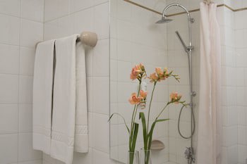 Hotel Rainha D. Amelia, Arts & Leisure