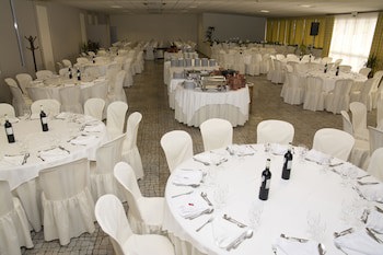 Hotel Rainha D. Amelia, Arts & Leisure
