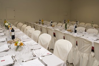 Hotel Rainha D. Amelia, Arts & Leisure