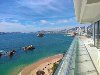 Fiesta Americana  Acapulco Villas