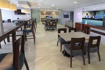 Hampton Inn By Hilton Monterrey-Airport