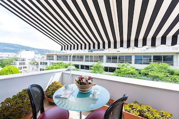 Best Western Plus Embassy Hotel
