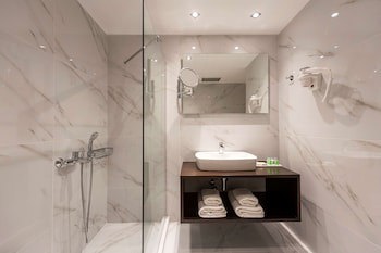 Best Western Plus Embassy Hotel