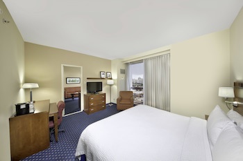 Courtyard By Marriott San Juan Miramar