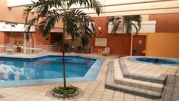Country Plaza