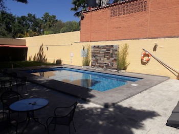 Country Plaza