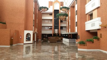 Country Plaza