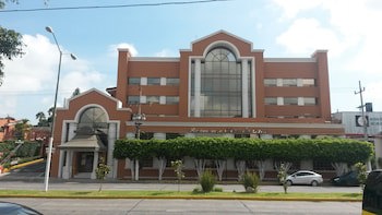 Country Plaza