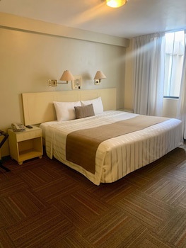 Embajadores Hotel
