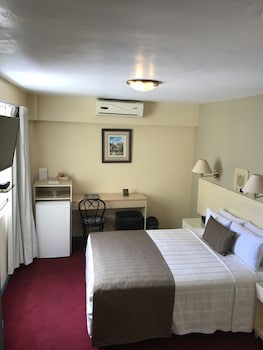 Embajadores Hotel