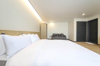Benikea Cheonan Tourist Hotel