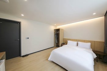 Benikea Cheonan Tourist Hotel