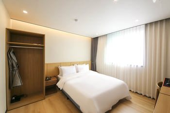 Benikea Cheonan Tourist Hotel