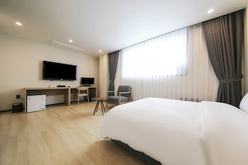 Benikea Cheonan Tourist Hotel