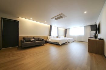 Benikea Cheonan Tourist Hotel