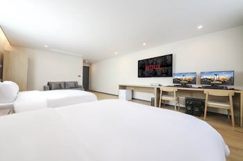 Benikea Cheonan Tourist Hotel