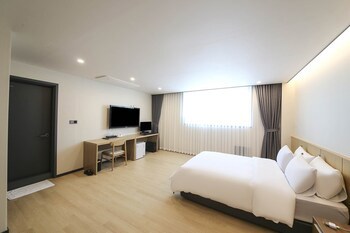 Benikea Cheonan Tourist Hotel