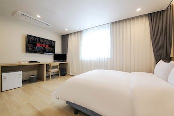 Benikea Cheonan Tourist Hotel
