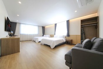 Benikea Cheonan Tourist Hotel