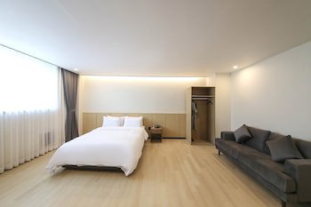 Benikea Cheonan Tourist Hotel