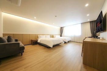 Benikea Cheonan Tourist Hotel
