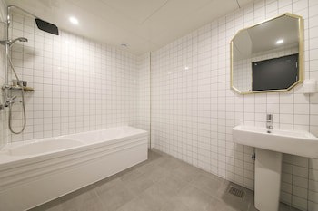 Benikea Cheonan Tourist Hotel