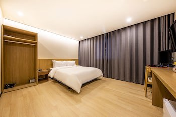 Benikea Cheonan Tourist Hotel