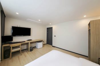 Benikea Cheonan Tourist Hotel