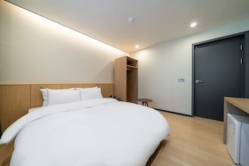 Benikea Cheonan Tourist Hotel