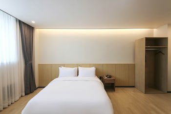 Benikea Cheonan Tourist Hotel