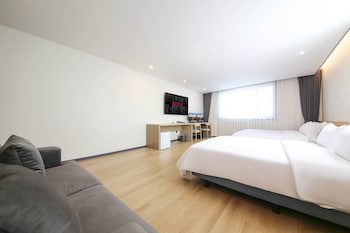Benikea Cheonan Tourist Hotel