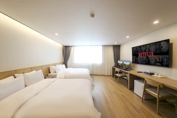 Benikea Cheonan Tourist Hotel