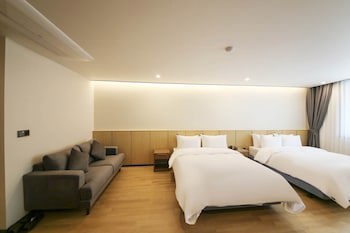 Benikea Cheonan Tourist Hotel