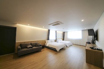 Benikea Cheonan Tourist Hotel