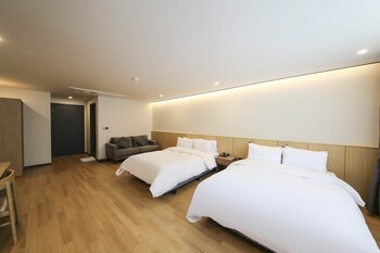 Benikea Cheonan Tourist Hotel