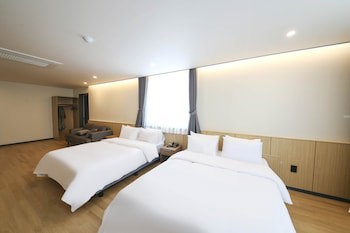 Benikea Cheonan Tourist Hotel