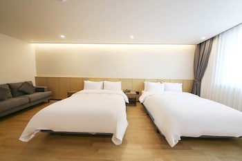 Benikea Cheonan Tourist Hotel