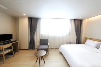 Benikea Cheonan Tourist Hotel