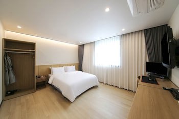 Benikea Cheonan Tourist Hotel