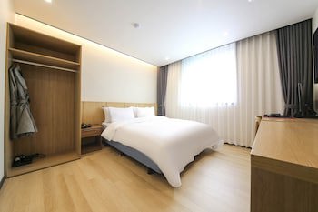 Benikea Cheonan Tourist Hotel
