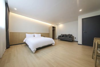 Benikea Cheonan Tourist Hotel