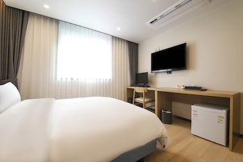 Benikea Cheonan Tourist Hotel