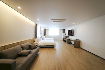 Benikea Cheonan Tourist Hotel